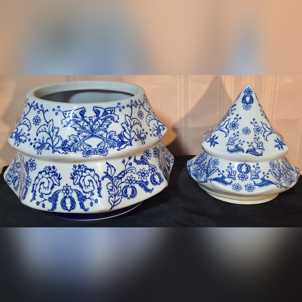 SOUTHERN LIVING Blue and White Porcelain Cookie Jar - Picture 3 of 8